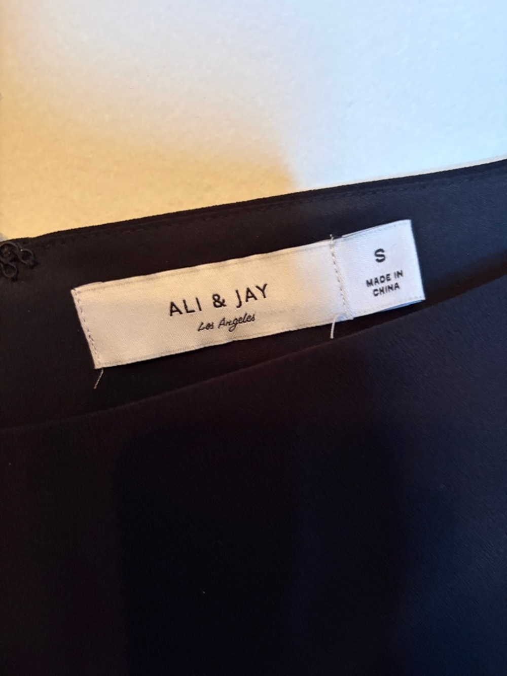 Ali & Jay Colorblock Kimono Mini Dress – Black & White | Size Small 🖤🤍 - Picture 3 of 4